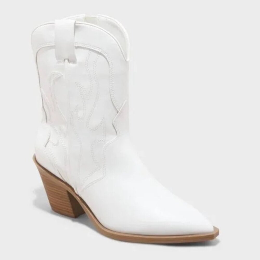 Jacey Western Ankle Boots - White (Universal Thread)